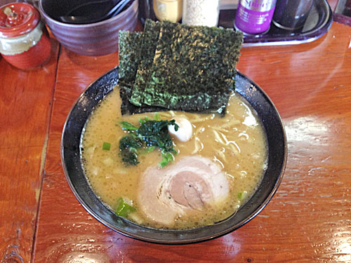 豚骨醤油ラーメン